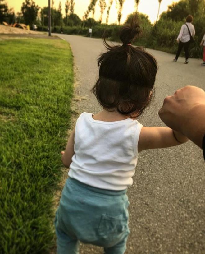 Con gái Han Ga In bộc lộ năng khiếu Hóa học khi mới 7 tuổi-2