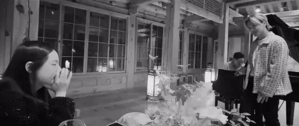 Taeyang (BIGBANG) và Min Hyo Rin công khai tình tứ sau 5 năm kết hôn-1