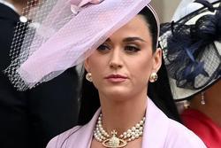 Katy Perry diện đồ Vivienne Westwood trong lễ đăng cơ Vua Charles III là có tâm ý?