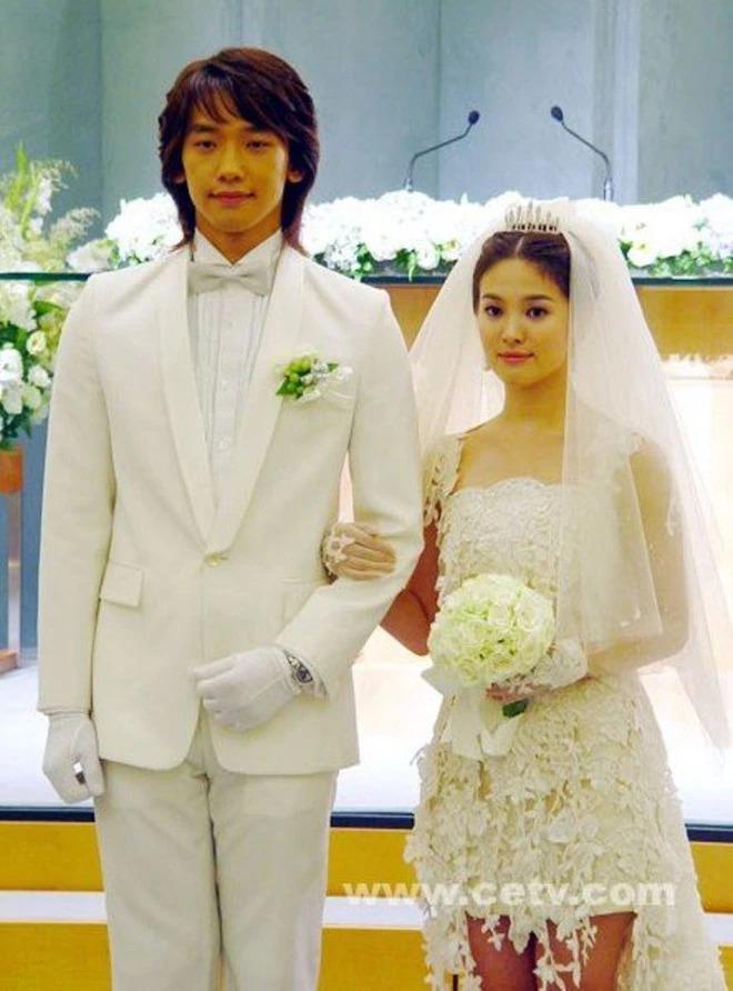 Diện váy cưới: Song Hye Kyo ưa truyền thống, Han So Hee mới mẻ-2