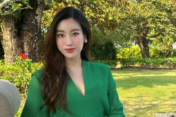 HH Đỗ Mỹ Linh khoe ảnh khóa môi cùng chủ tịch nghìn tỷ-12