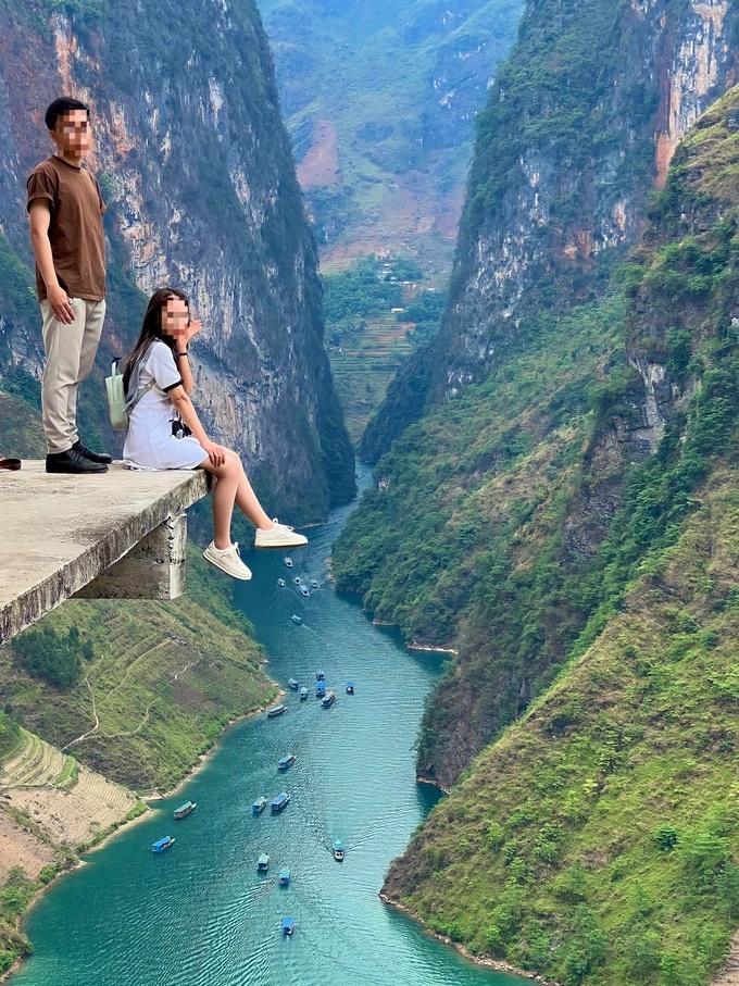 Rùng mình điểm chụp hình thách thức tử thần mới nổi ở Hà Giang-1