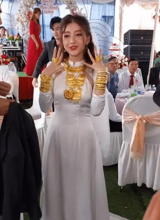 Cô dâu Bến Tre được mẹ chồng trao 18 cây vàng, hẹn 3 năm nữa mới tổ chức lễ cưới-3