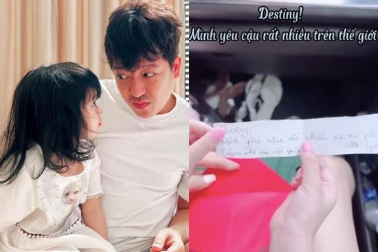 Phản ứng của Nhã Phương và Trường Giang khi con gái nhận một bức thư ở lớp