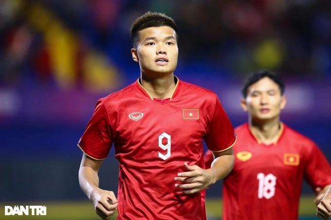 Cầu thủ Việt ghi 2 bàn vào lưới U22 Malaysia thích mặc áo đôi với bạn gái-1
