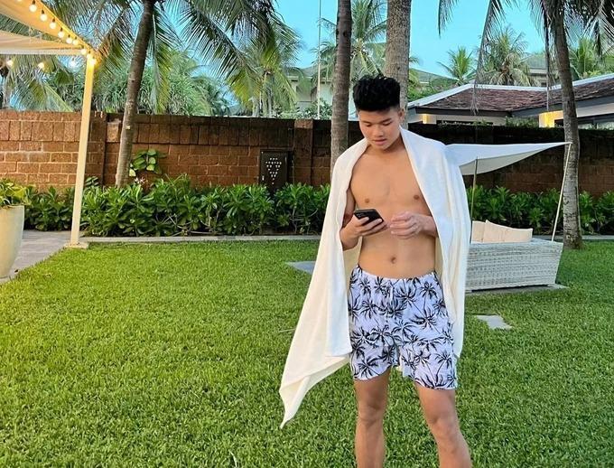 Cầu thủ Việt ghi 2 bàn vào lưới U22 Malaysia thích mặc áo đôi với bạn gái-5