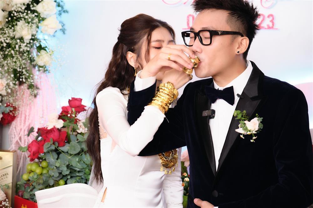 Từng có lễ ăn hỏi hoành tráng, vì sao Gino Tống vẫn chưa tổ chức đám cưới với vợ?-2