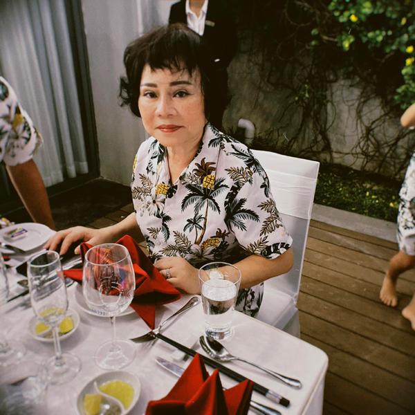 Mẹ ruột kín tiếng của Ngô Thanh Vân: Tuổi già vẫn say mê ca hát-6