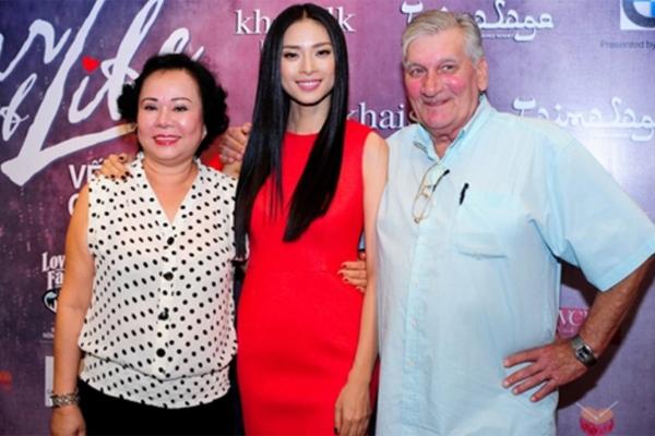 Mẹ ruột kín tiếng của Ngô Thanh Vân: Tuổi già vẫn say mê ca hát-8