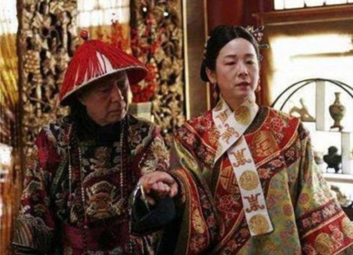 Tại sao thái giám trong cung luôn kè kè cây phất trần?-2