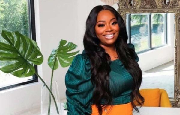 Cô gái kiếm 2,4 tỷ đồng/tháng, mỗi ngày chỉ làm 2 tiếng-2