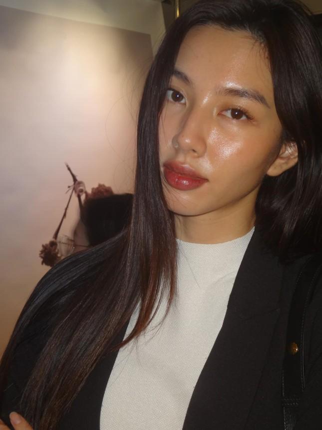 Thùy Tiên lộ nhược điểm làn da và mái tóc qua loạt ảnh không chỉnh sửa-6