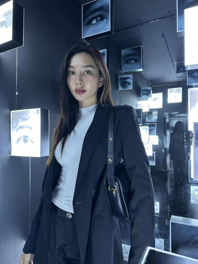 Thùy Tiên lộ nhược điểm làn da và mái tóc qua loạt ảnh không chỉnh sửa-8