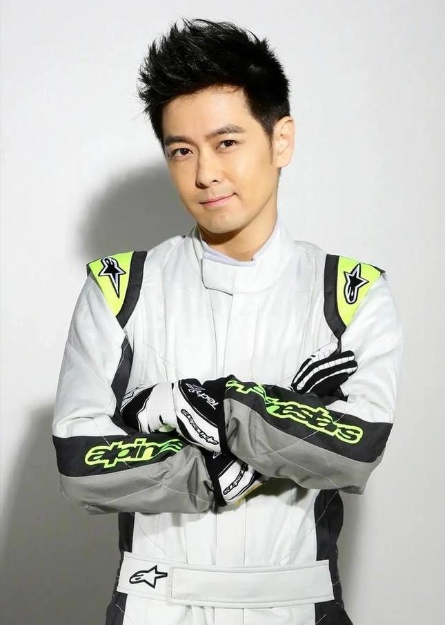 Lâm Chí Dĩnh trở lại trường đua xe sau vụ tai nạn kinh hoàng-2