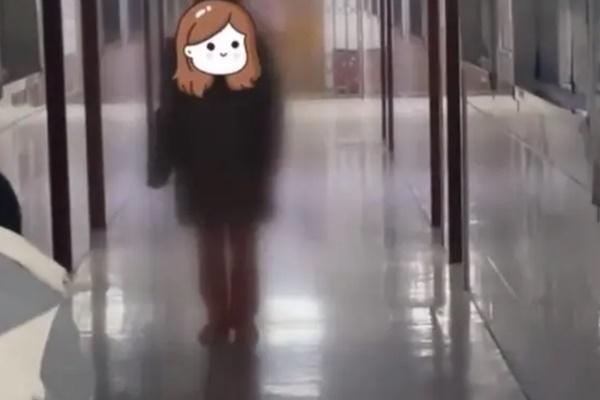 Nữ sinh mắc bệnh tâm thần vì áp lực học tập-1