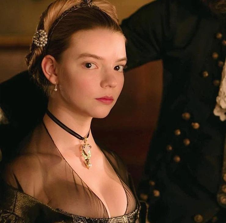 Kiểu mặc tôn vòng 1 trong phim xưa khiến diễn viên nữ khó thở-5