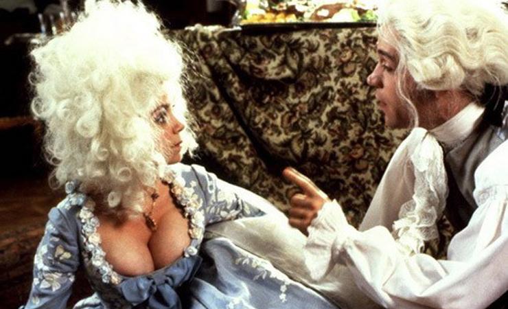 Kiểu mặc tôn vòng 1 trong phim xưa khiến diễn viên nữ khó thở-7