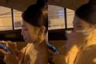 Hoa hậu Tiểu Vy bỗng dưng khóc nức nở trong xe ô tô