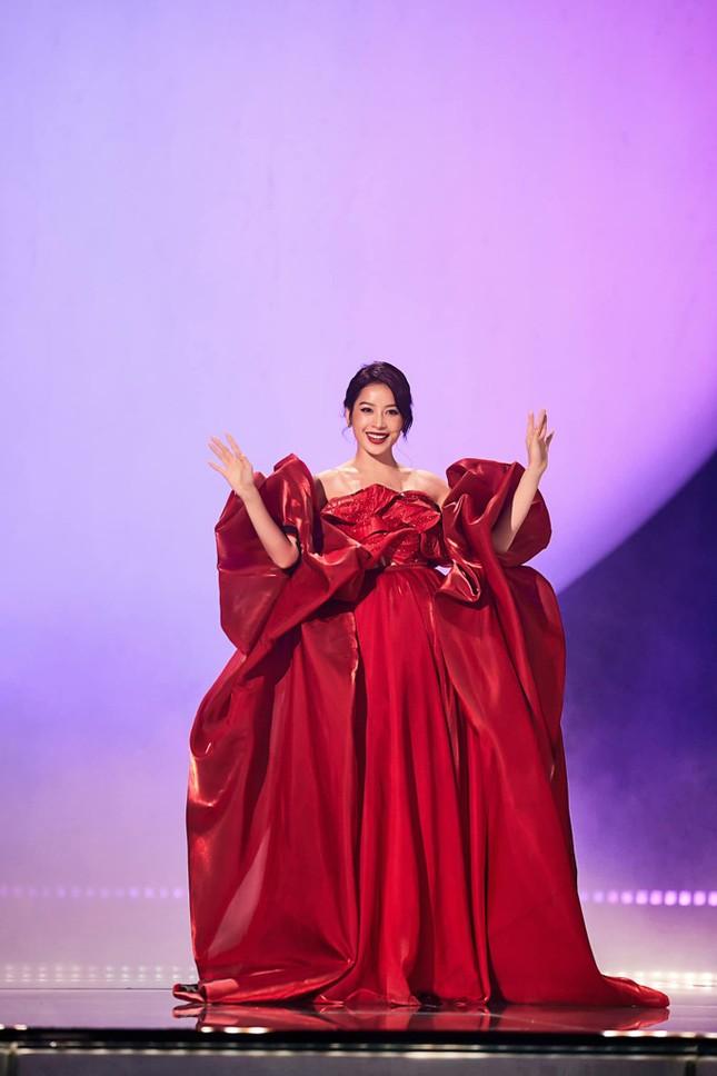 Chi Pu diện 10 bộ đồ trong tập 1 Đạp Gió 2023, trang phục chuẩn bị còn sốc hơn-1