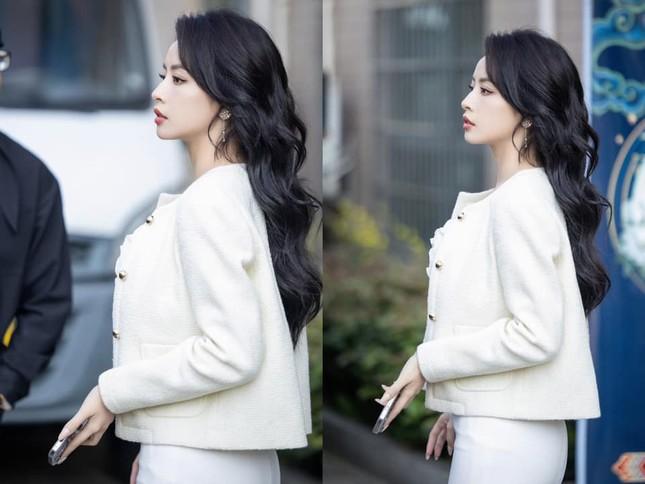 Chi Pu diện 10 bộ đồ trong tập 1 Đạp Gió 2023, trang phục chuẩn bị còn sốc hơn-12