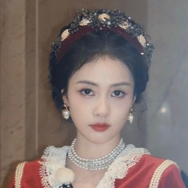 Vì sao đến Lưu Diệc Phi, Ngu Thư Hân cũng bị chê xấu?-1