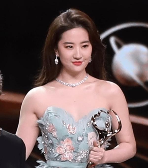 Vì sao đến Lưu Diệc Phi, Ngu Thư Hân cũng bị chê xấu?-6