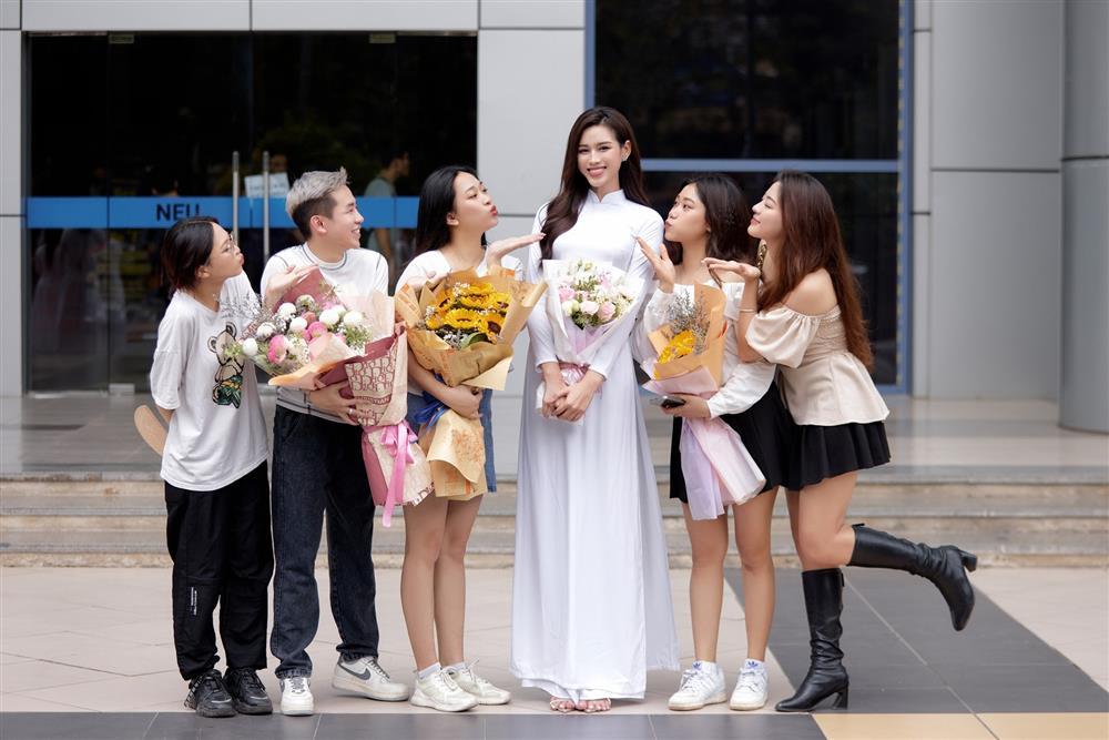 Đỗ Thị Hà chụp ảnh kỷ yếu chuẩn bị tốt nghiệp đại học-6