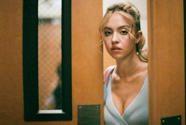 Mỹ nhân đình đám loạt vai 18+ làm thợ sửa ô tô khi không đóng phim-1