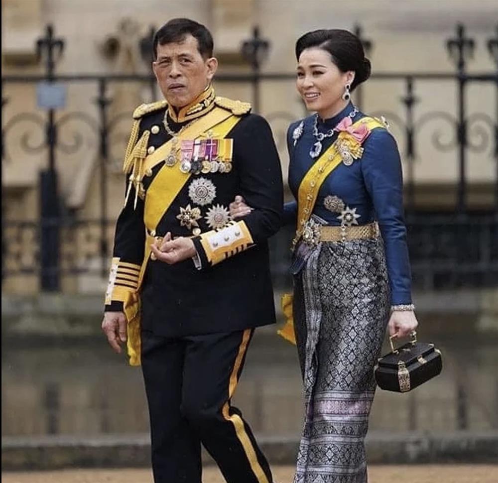 Tín đồ thời trang mê mẩn, lùng tìm túi xách của Hoàng hậu Thái Lan-2