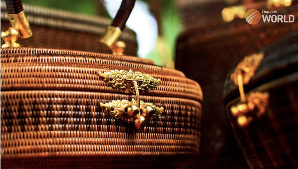 Tín đồ thời trang mê mẩn, lùng tìm túi xách của Hoàng hậu Thái Lan-8