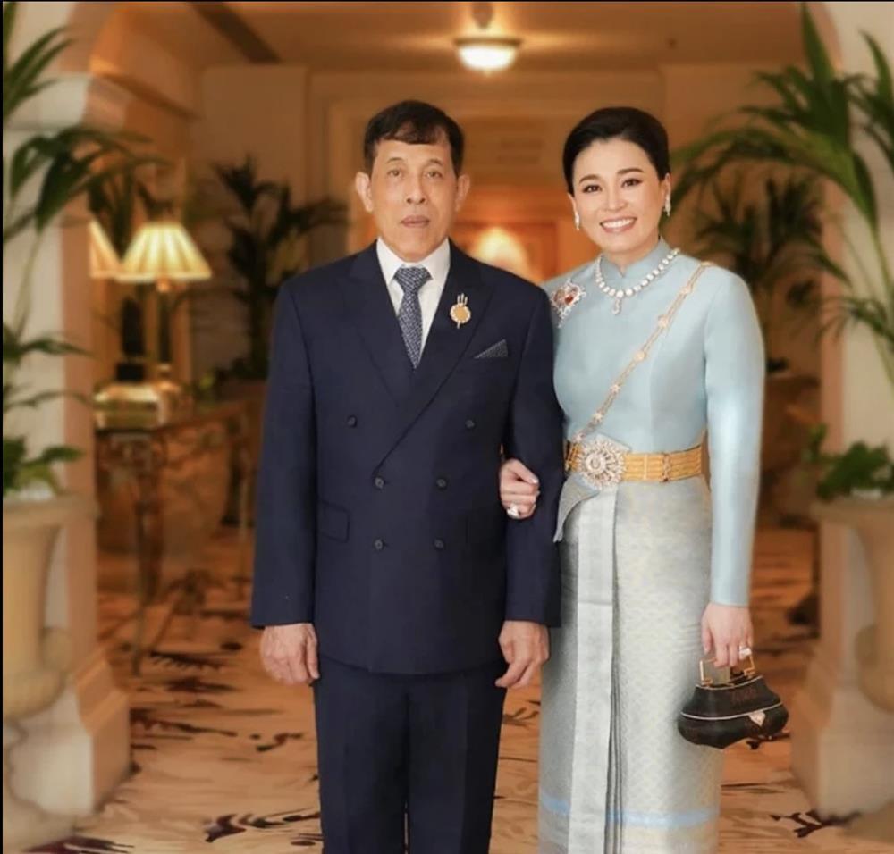 Tín đồ thời trang mê mẩn, lùng tìm túi xách của Hoàng hậu Thái Lan-9