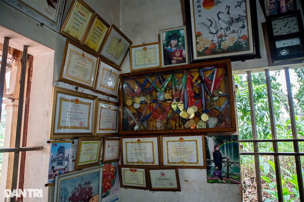 Căn nhà đơn sơ, ngập huy chương của người phi thường Nguyễn Thị Oanh-8