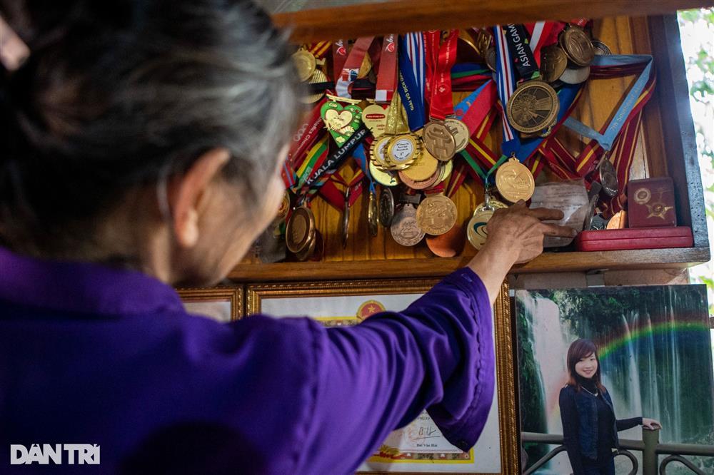 Căn nhà đơn sơ, ngập huy chương của người phi thường Nguyễn Thị Oanh-7