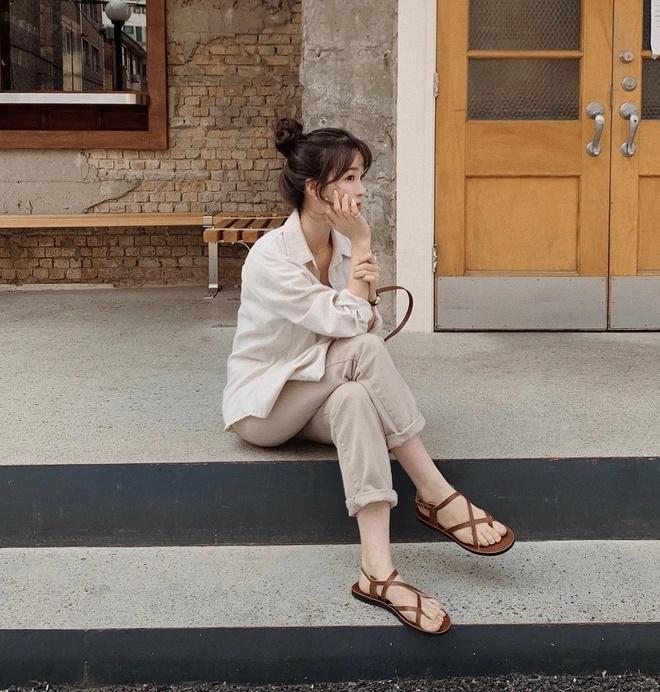 6 mẫu giày sang trọng, phù hợp với phong cách tối giản-3