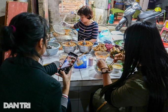 Quán bánh đa chờ, ngày bán hơn 200 bát gần 30 năm tuổi ở Hà Nội-2