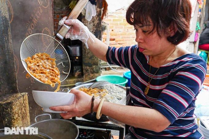 Quán bánh đa chờ, ngày bán hơn 200 bát gần 30 năm tuổi ở Hà Nội-4