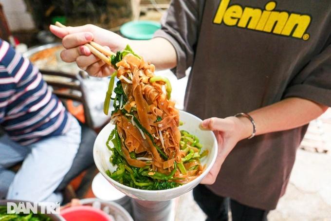 Quán bánh đa chờ, ngày bán hơn 200 bát gần 30 năm tuổi ở Hà Nội-6