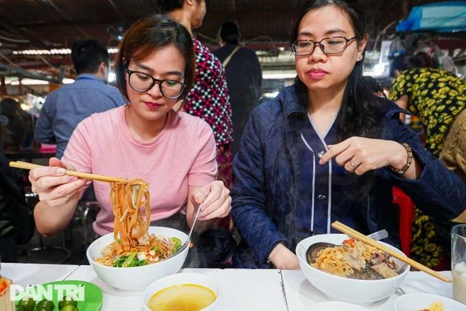 Quán bánh đa chờ, ngày bán hơn 200 bát gần 30 năm tuổi ở Hà Nội-9