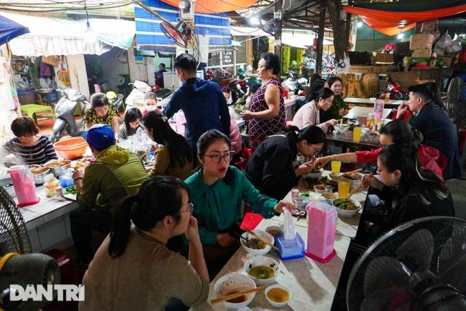 Quán bánh đa chờ, ngày bán hơn 200 bát gần 30 năm tuổi ở Hà Nội-11