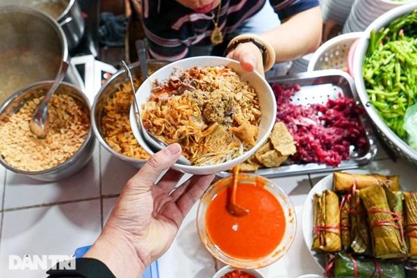 Đỏ lửa xuyên đêm làm loại bánh kỵ nhất mưa rét, người làng nghề tiết lộ bí kíp-10