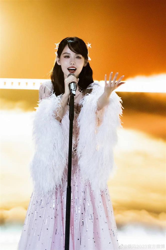 Sao nữ đẹp nhất show Đạp Gió sẽ biểu diễn hit See Tình của Hoàng Thùy Linh-1