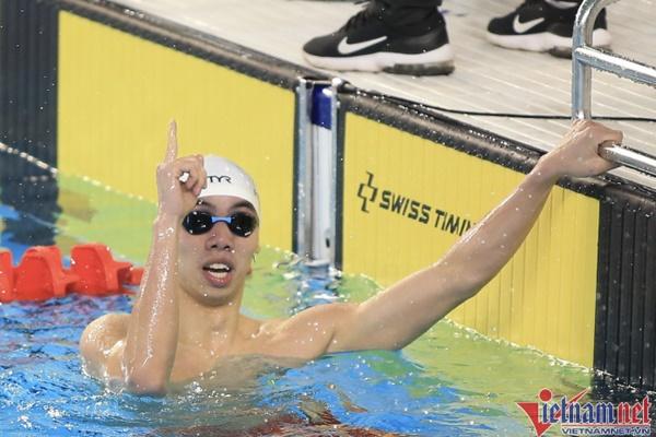Sau Nguyễn Thị Oanh, Huy Hoàng thi 2 nội dung bơi trong... 10 phút-1