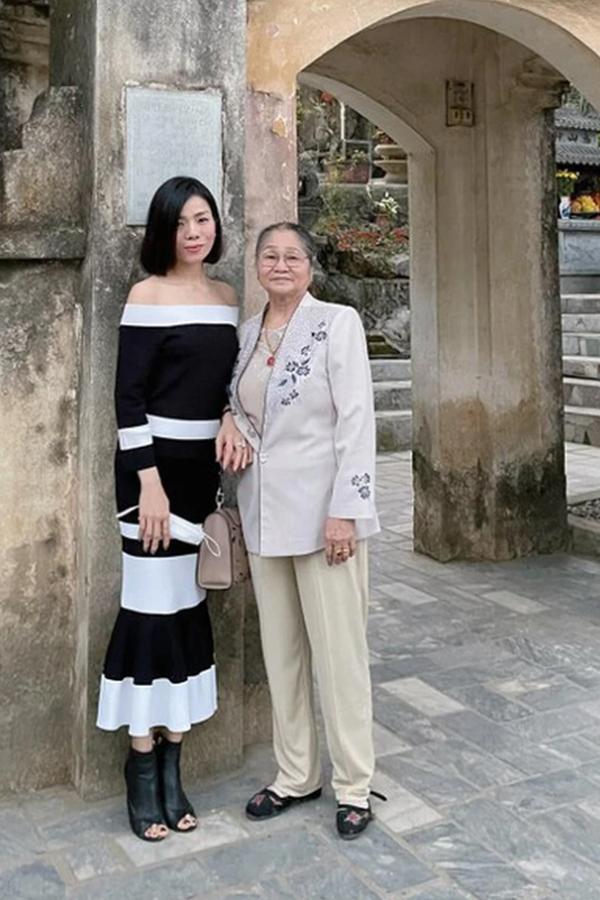 Mẹ ruột Lệ Quyên: Tài sắc phải từ bỏ giấc mơ vì thành kiến xướng ca-3