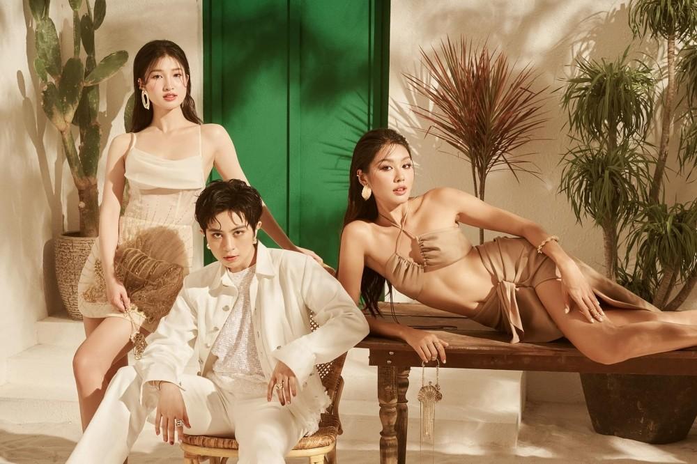 Phương Nhi ngưng học đại học đi xuất khẩu, cứ xuất hiện là bị bao vây kín lối-10