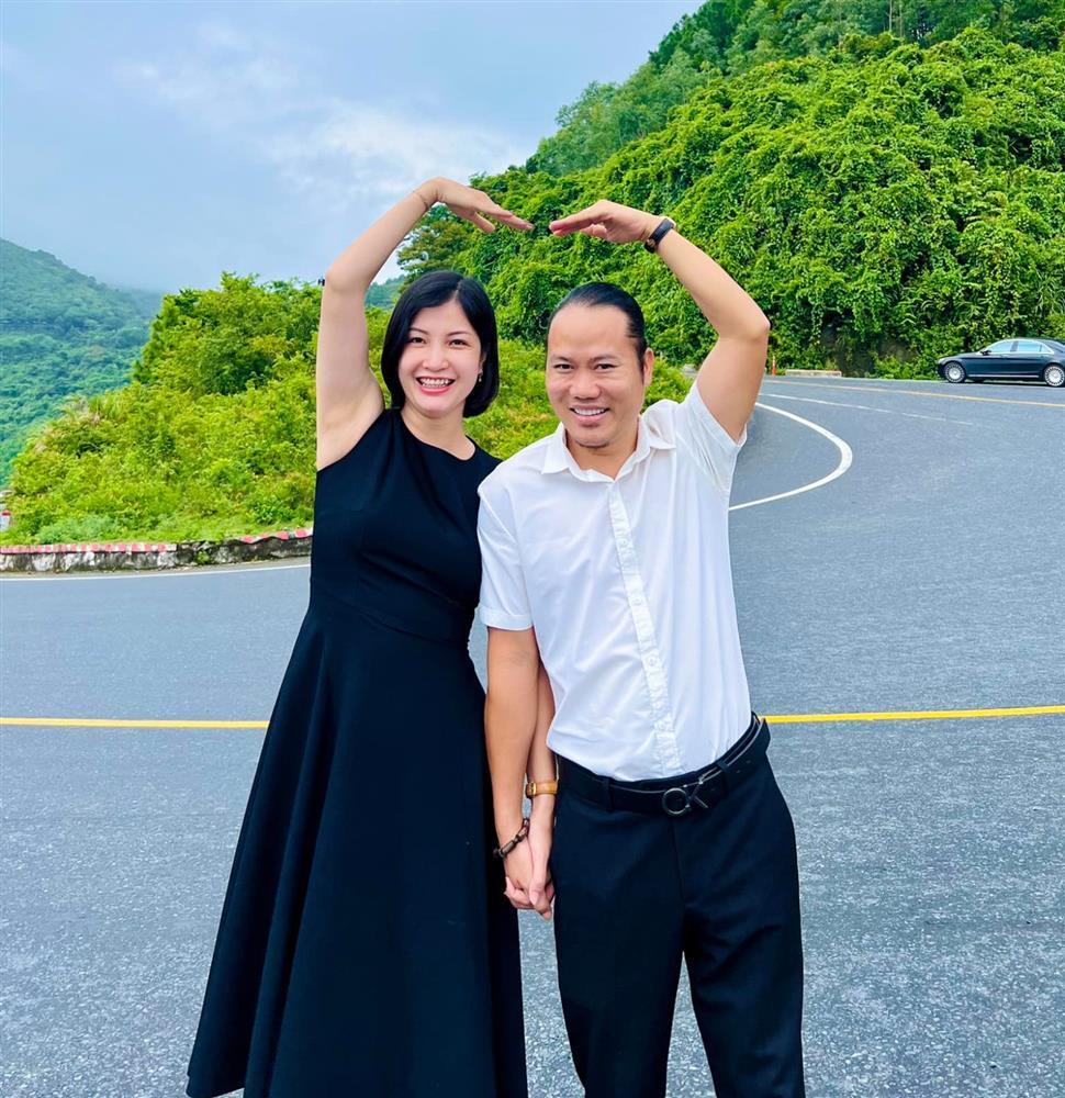 Ở nhà gỗ dát vàng, vợ trẻ của nghệ sĩ Vượng Râu vẫn thiệt thòi-3