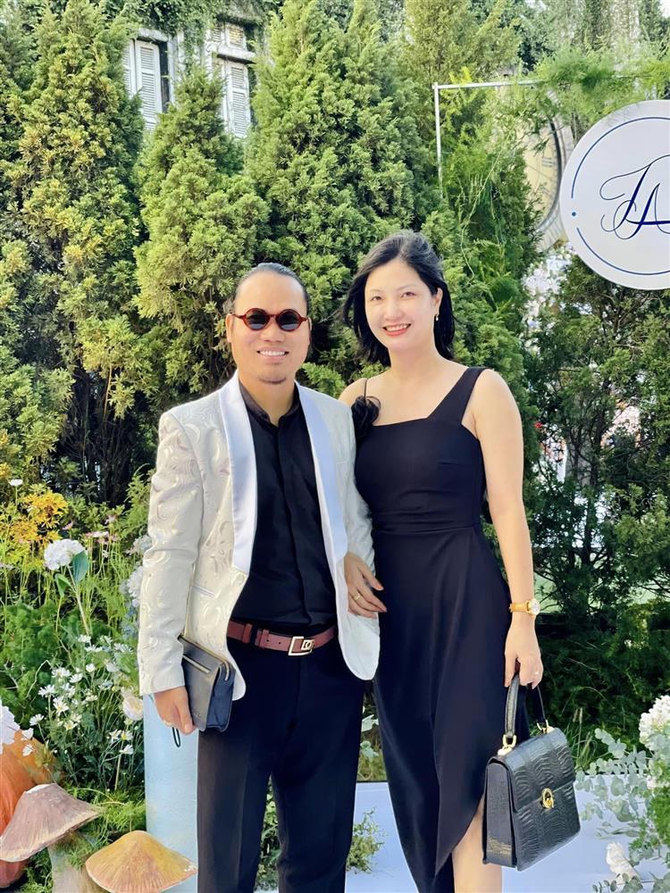 Ở nhà gỗ dát vàng, vợ trẻ của nghệ sĩ Vượng Râu vẫn thiệt thòi-7