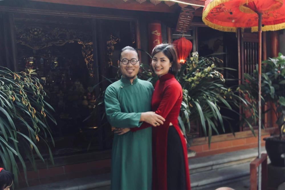 Ở nhà gỗ dát vàng, vợ trẻ của nghệ sĩ Vượng Râu vẫn thiệt thòi-8