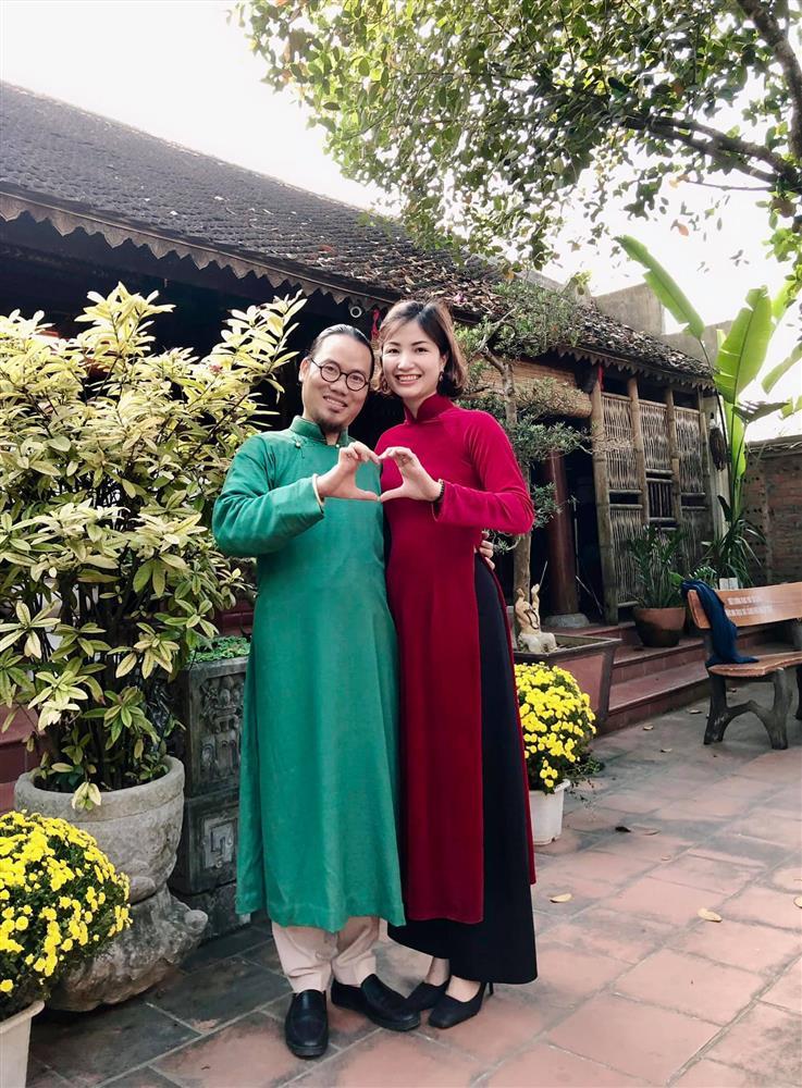 Ở nhà gỗ dát vàng, vợ trẻ của nghệ sĩ Vượng Râu vẫn thiệt thòi-9