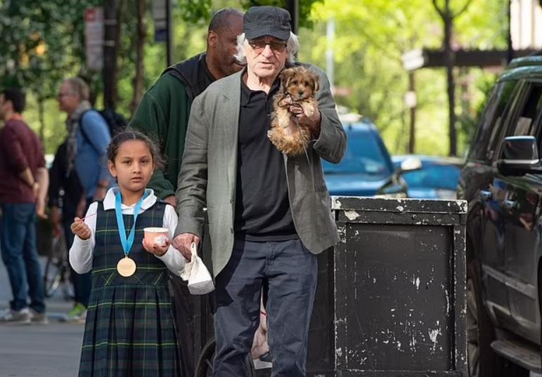 Cách dạy con nghiêm khắc của tài tử 79 tuổi vừa có con thứ 7-1