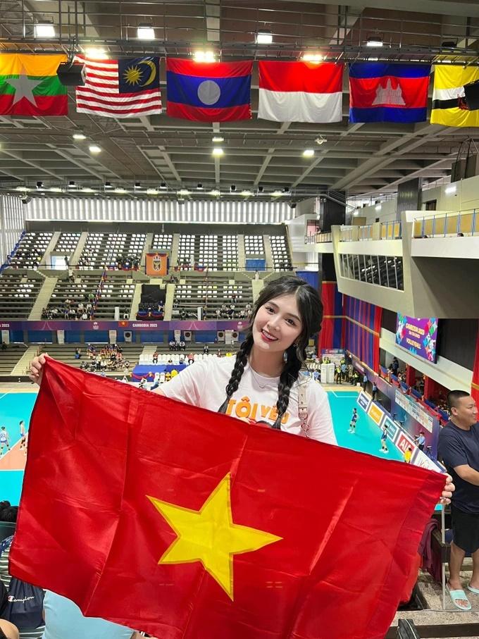 Sang Campuchia cổ vũ SEA Games, TikToker Việt bị chê làm màu-2
